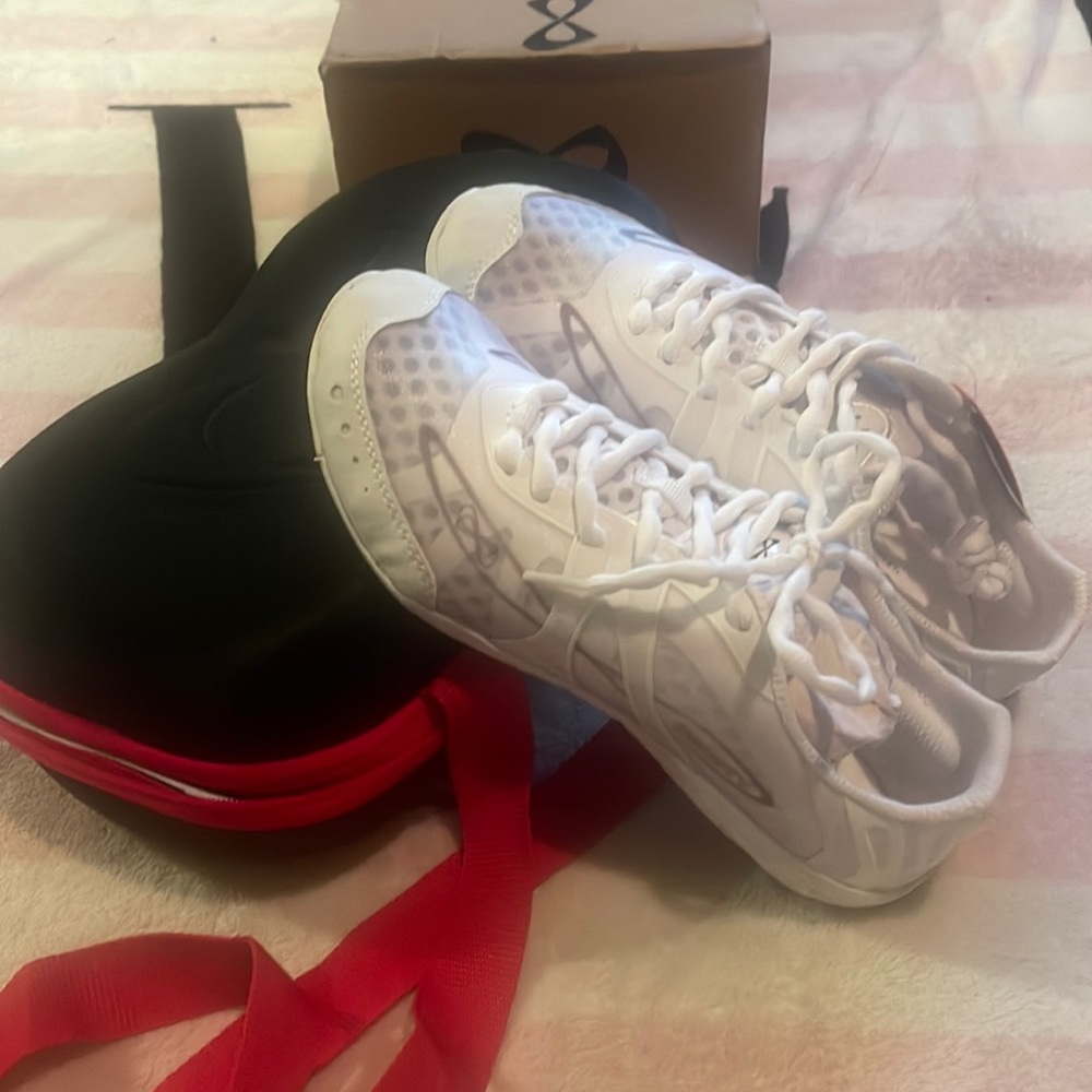 Cheer shoes